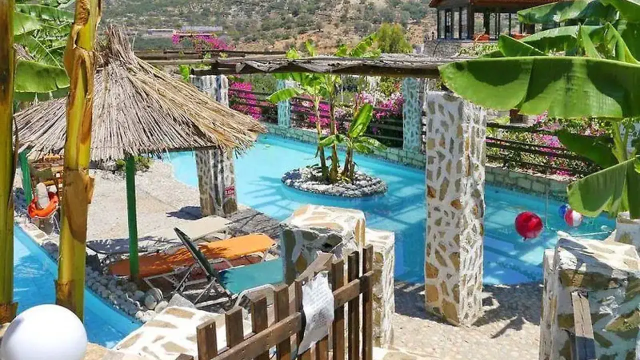 Stone Village Petrino Horio