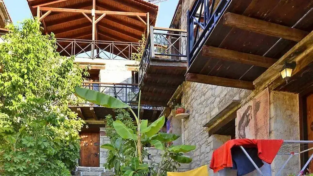 Stone Village Petrino Horio