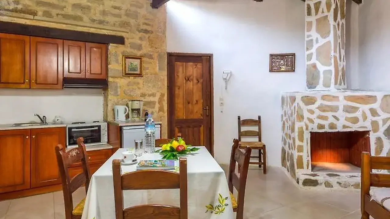 Stone Village Petrino Horio