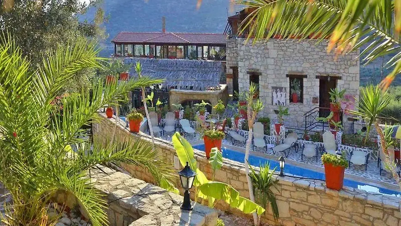 Stone Village Petrino Horio