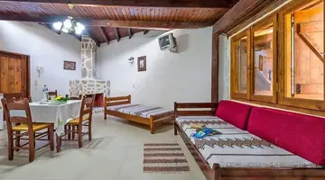 Stone Village Petrino Horio