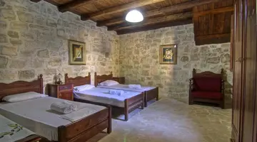 Stone Village Petrino Horio