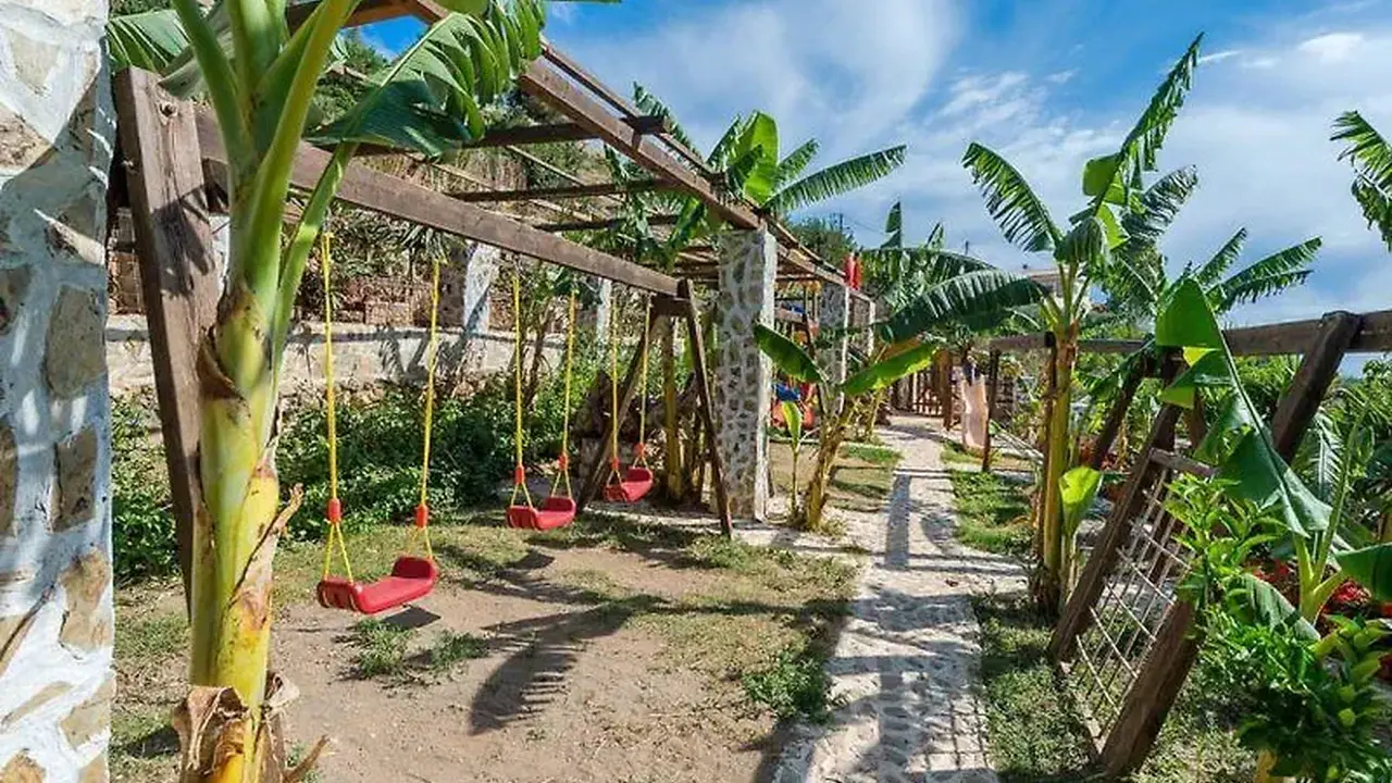 Stone Village Petrino Horio