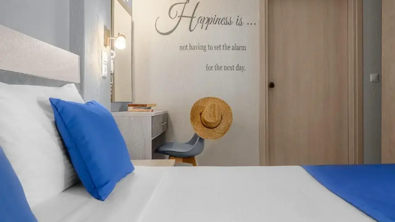 Stratos Hotel