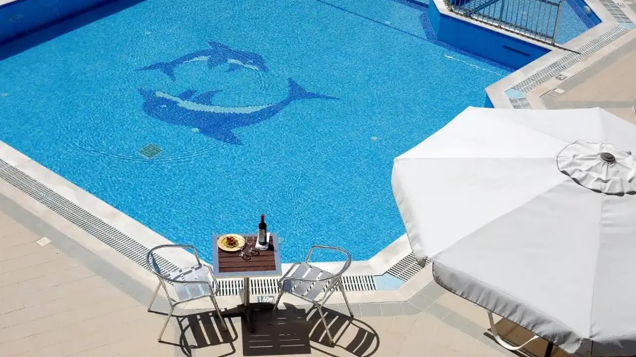 Stratos Hotel
