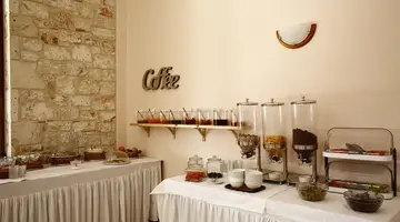 Stratos Hotel