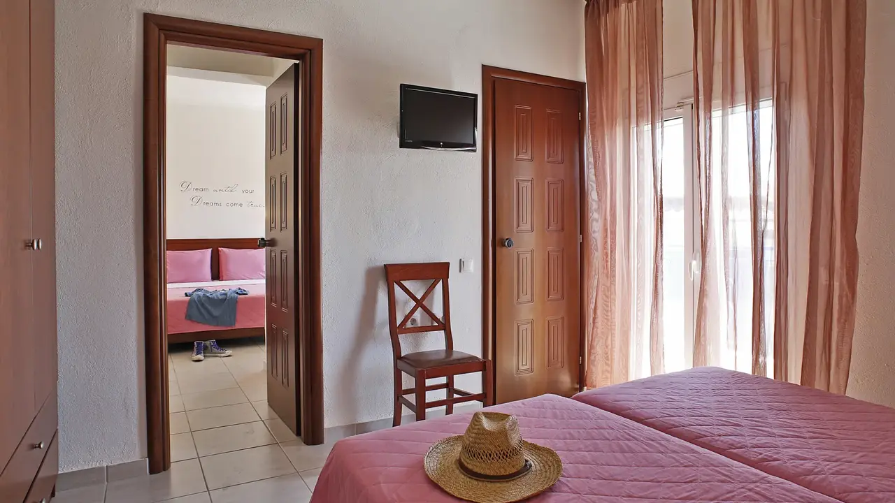 Stratos Hotel
