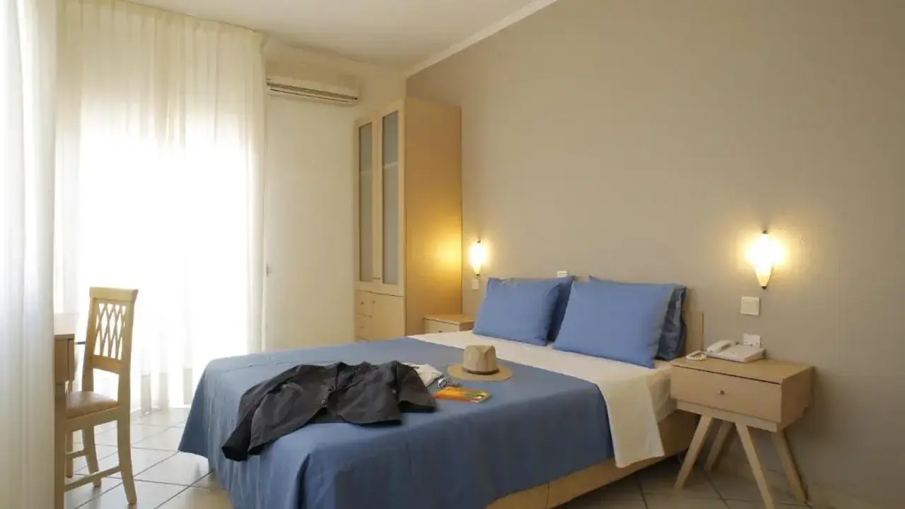 Stratos Hotel