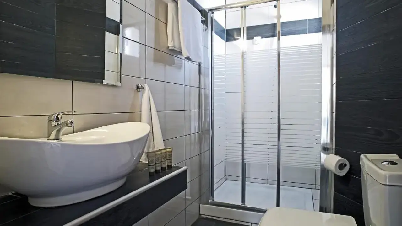 Stratos Hotel