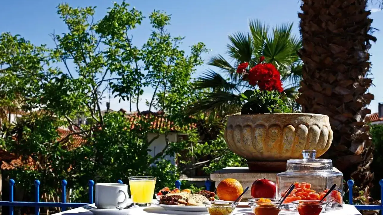 Stratos Hotel