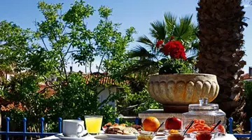 Stratos Hotel