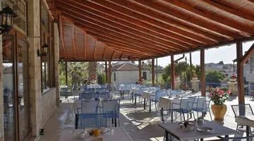 Stratos Hotel