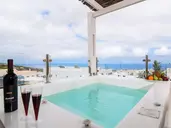 Suite Home Santorini