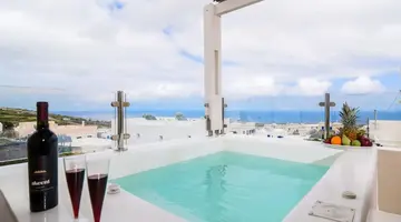 Suite Home Santorini