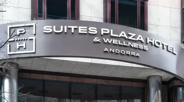 Suites Plaza Hotel and Wellness