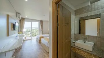 SUMMER DREAM HOTEL