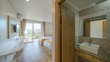 SUMMER DREAM HOTEL