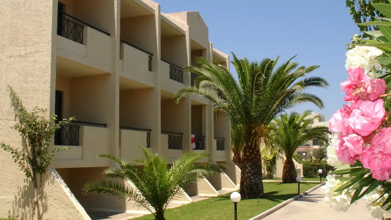 SUMMERLAND HOTEL