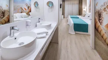 Sumus Stella and Spa