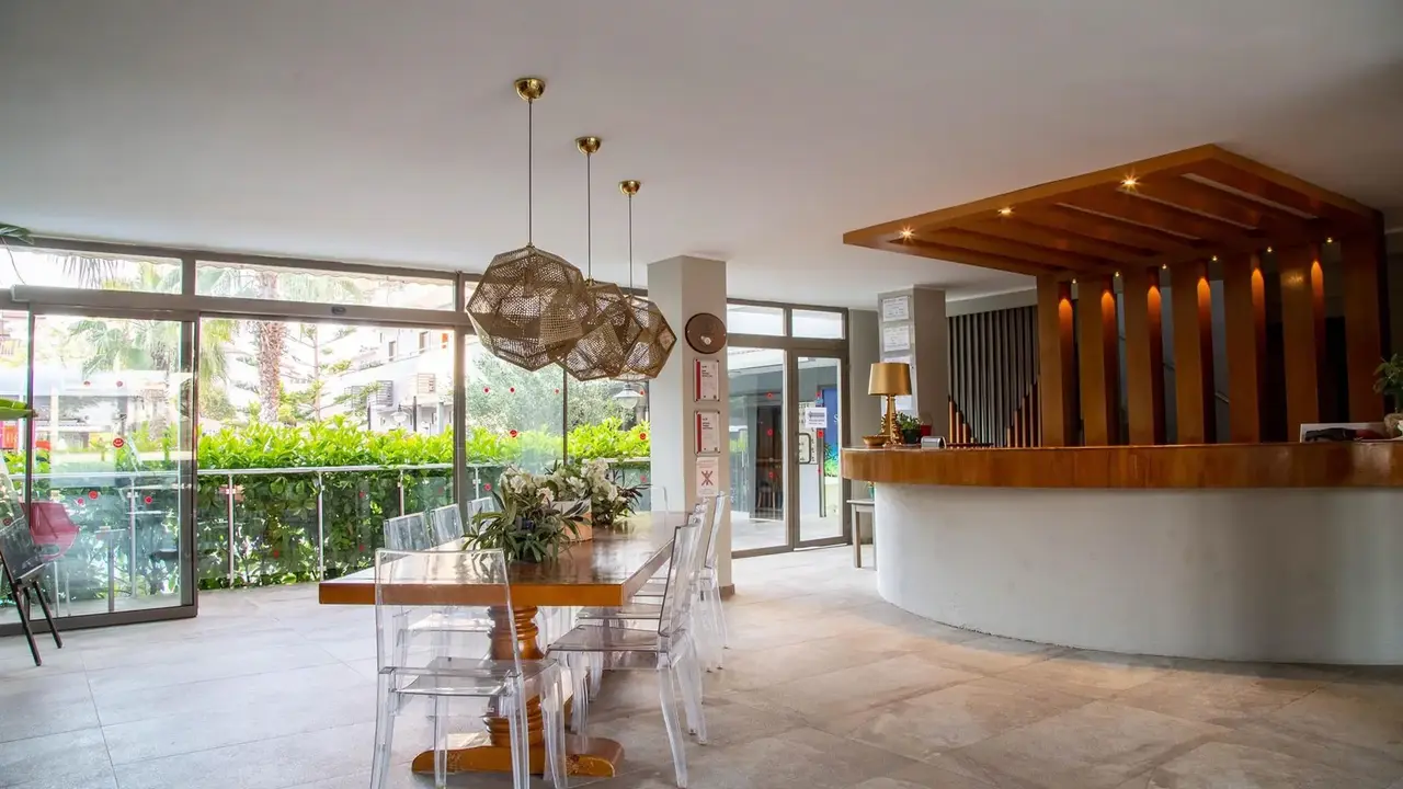 Sun City Apartments & Hotel