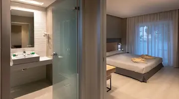 Sunday Hotel