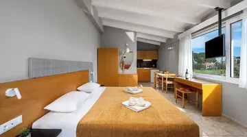 Sunday Hotel