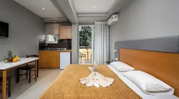 Sunday Hotel