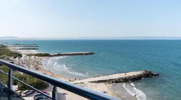 Sunny Bay