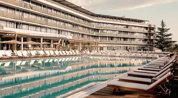 SUNNY BEACH CLUB