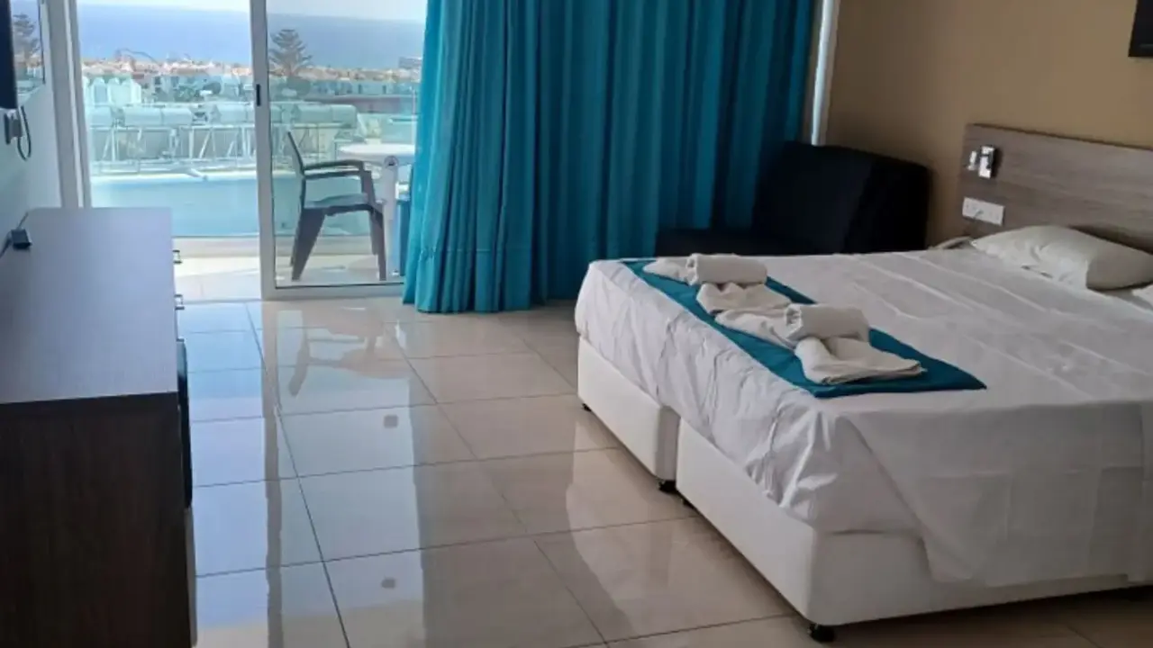 Sunny Blue Hotel