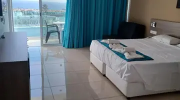 Sunny Blue Hotel