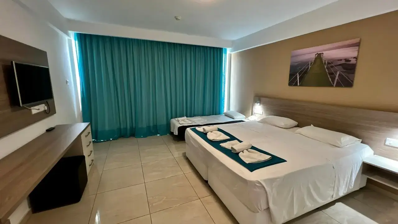 Sunny Blue Hotel