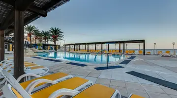 Sunny Coast Resort & Spa