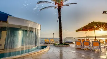 Sunny Coast Resort & Spa