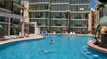 SUNNY DAY CLUB