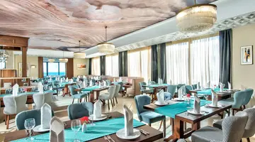 Sunny Day Resort Palace