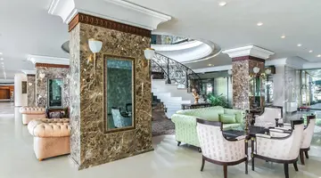 Sunny Day Resort Palace