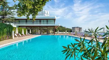 Sunny Day Resort Palace