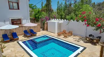 Sunny Palms Beach Bungalows