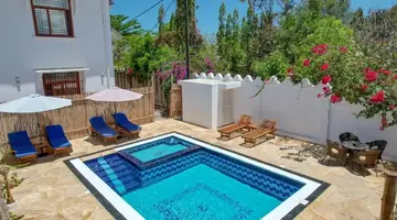 Sunny Palms Beach Bungalows