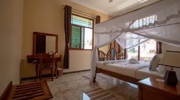 Sunny Palms Beach Bungalows