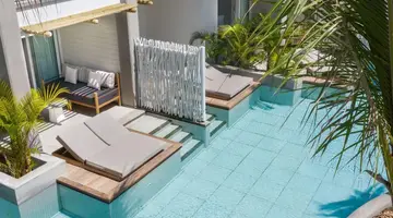 Sunrise Attitude Hotel