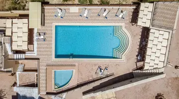 Sunrise Suites