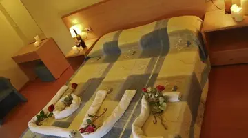 SUNRISE VILLAGE HOTEL