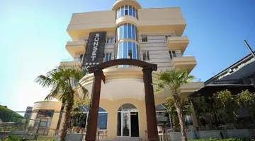 Sunset By Sea Side Hotel