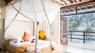 Sunshine Marine Lodge****