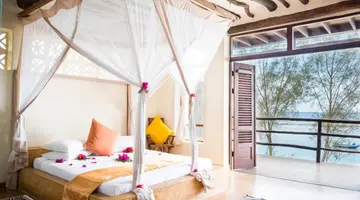 Sunshine Marine Lodge****