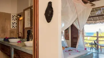 Sunshine Marine Lodge****
