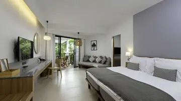 SUNWING KAMALA BEACH