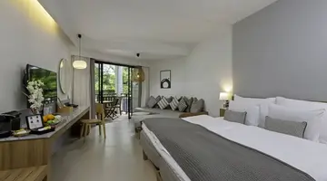 SUNWING KAMALA BEACH